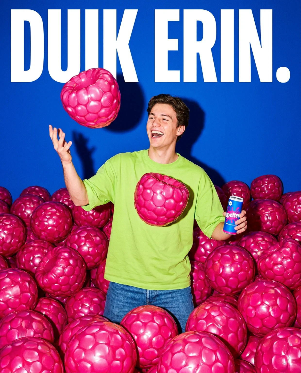 Ballenbak van reuzenframbozen met de kop DUIK ERIN.